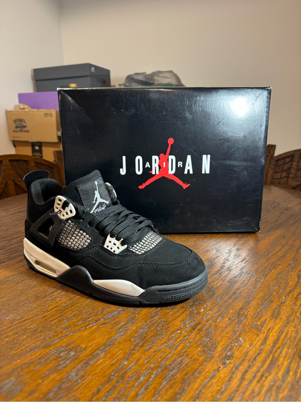 Air Jordan 4 Retro “White Thunder”